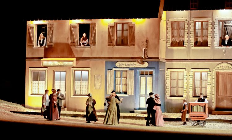 Verdun, des flammes à la lumière