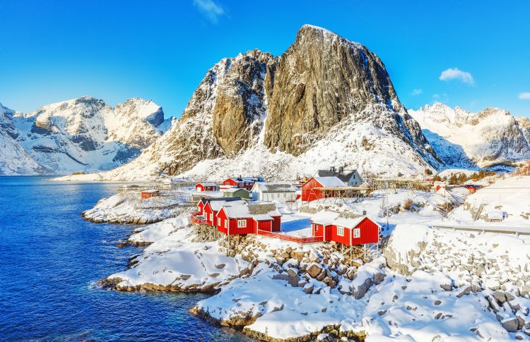 Cabanes de pêcheur sur les îles Lofoten en hiver